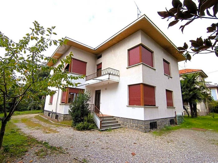 Casa con 6 locali in vendita in Via Roma, Centro, Gozzano