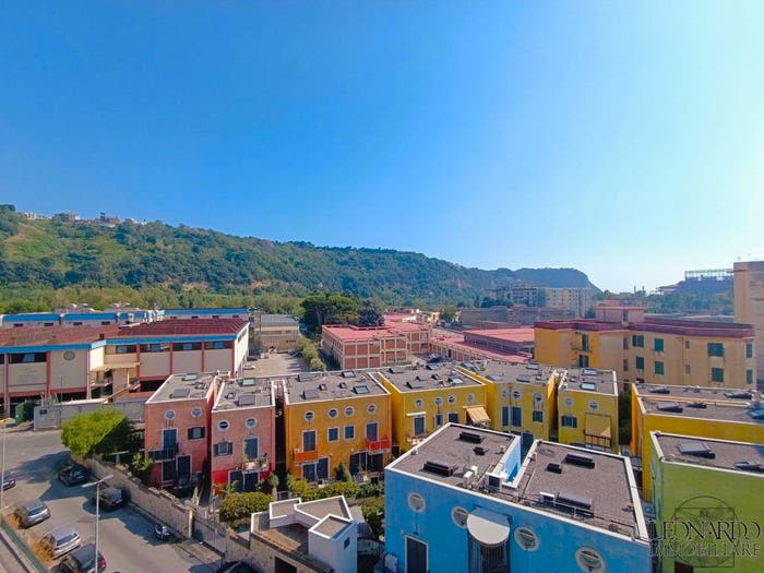 Appartamento trilocale in vendita in Via Luigi Rizzo, Fuorigrotta, Napoli