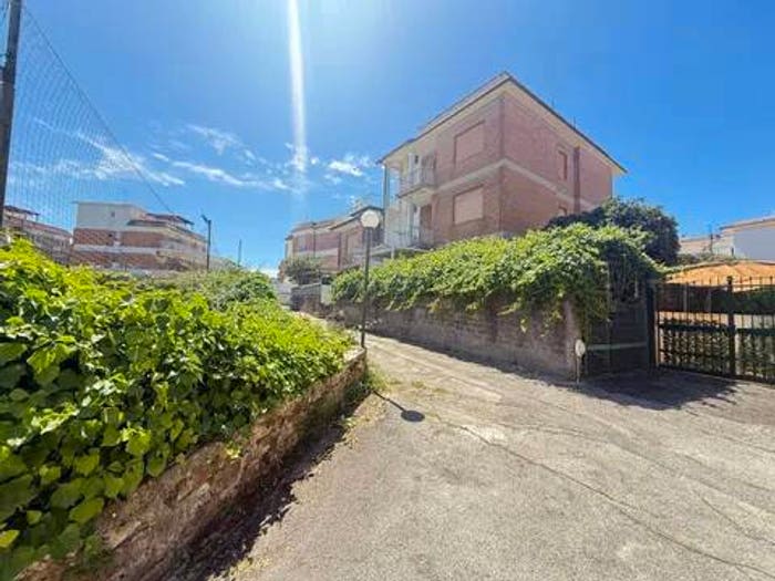 Appartamento trilocale in vendita in Viale Ametista, Lavinio Mare, Anzio