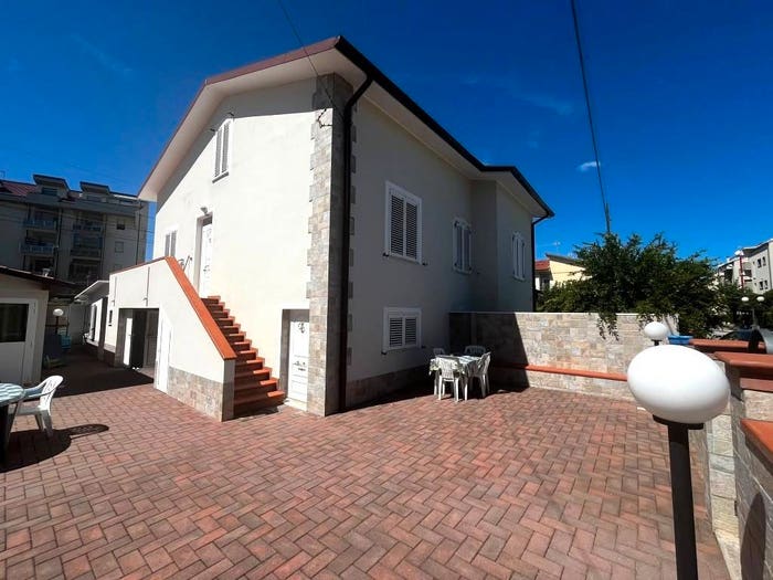 Casa con 6 locali in vendita in Viale Giosuè Carducci, Marotta, Mondolfo