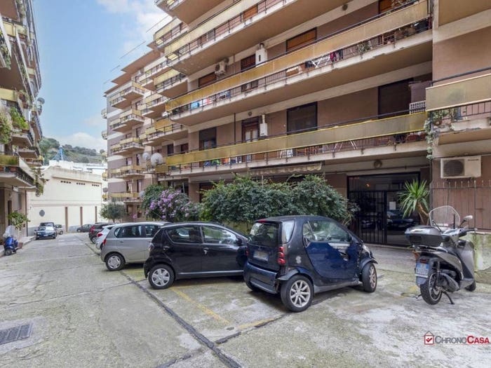 Appartamento con 6 locali in vendita in via pietro castelli, Gravitelli, Messina