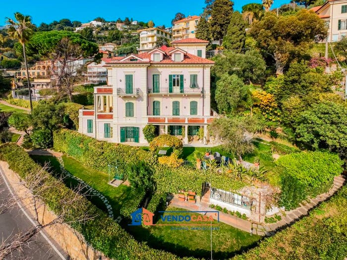 Appartamento con 5 locali in vendita in Via Adelasia, Collina Centrale Parco Fuor del Vento, Alassio