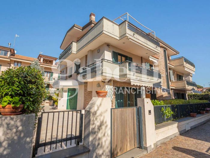 Casa con 6 locali in vendita in Via Eugenio Montale, Centro, Mugnano di Napoli