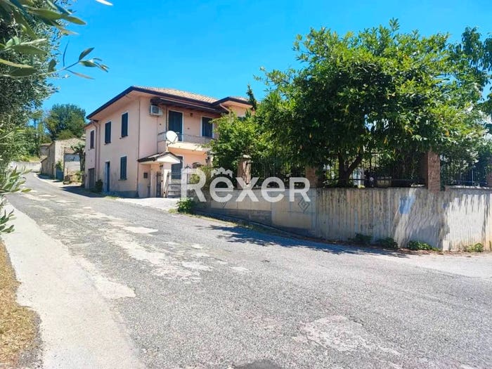 Casa con 6 locali in vendita in Via Campo Isabella, Danatro, Strangolagalli