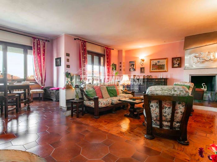 Appartamento quadrilocale in vendita in Piazza San Gregorio, Olgiate Olona