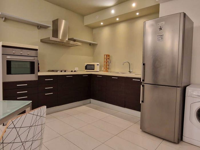Appartamento quadrilocale in vendita in Viale Vittorio Veneto, Porta Venezia, Milano
