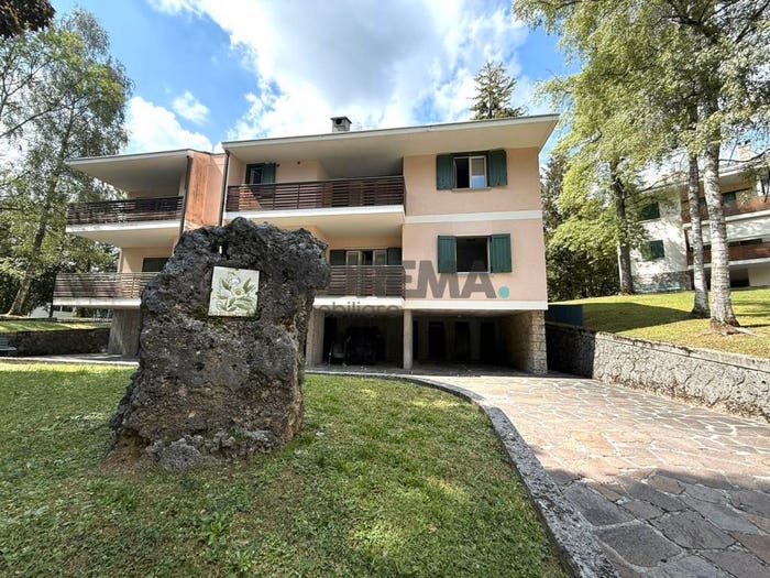 Appartamento quadrilocale in vendita in Via Papa Giovanni XXIII, Centro, Castione della Presolana