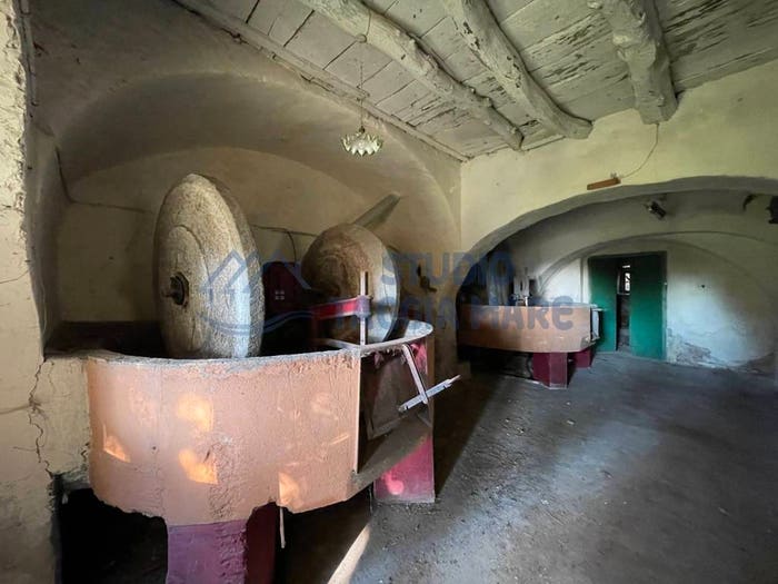 Casa con 6 locali in vendita in Via Vittorio Emanuele II, Moltedo Montegrazie, Imperia