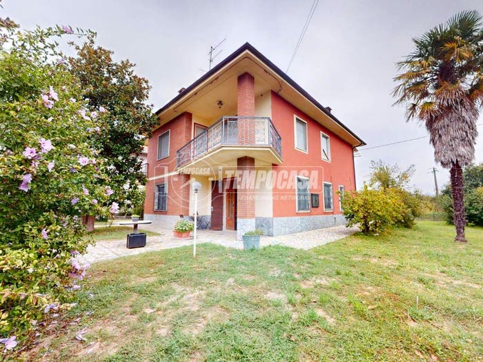 Casa con 6 locali in vendita in Strada Borgo San Martino A, Pollenzo, Bra