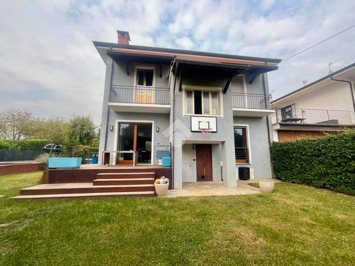 Casa con 6 locali in vendita in Via fiume, Oglianico