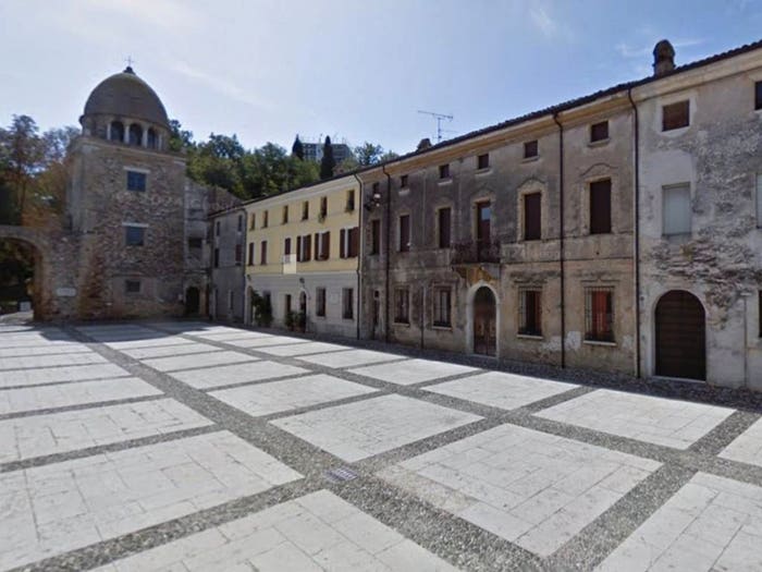 Casa con 6 locali in vendita in SOLFERINO PIAZZA CASTELLO, Pozzo Catena, Solferino