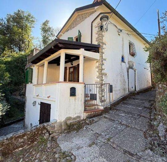 Casa con 5 locali in vendita in Via Roma, Centro, Licciana Nardi