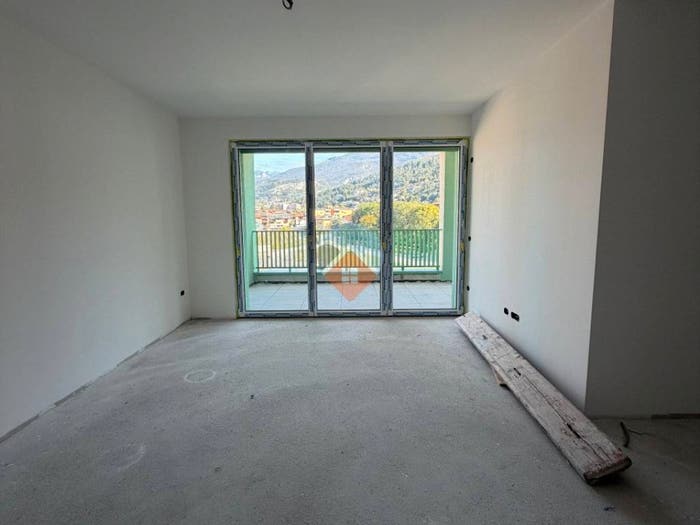 Appartamento trilocale in vendita in Via ai Fiori, Lizzanella, Rovereto