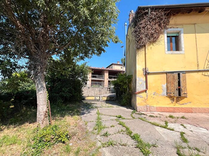 Casa con 8 locali in vendita in Soave