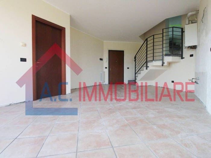 Appartamento bilocale in vendita in Via Pietro Mascagni, Cimbro, Vergiate