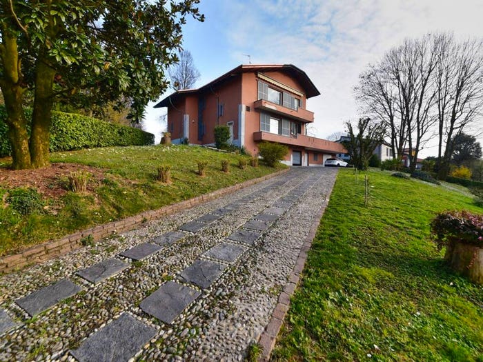 Casa con 6 locali in vendita in Via Carlotta Banfi Premoli, Carnate