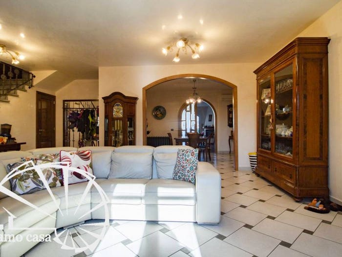 Casa con 6 locali in vendita in Via Giovanni Pascoli, Centro, Poggio a Caiano