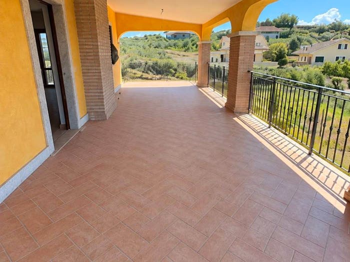 Casa con 6 locali in vendita in Strada Provinciale Palombarese, Sant'Angelo Romano