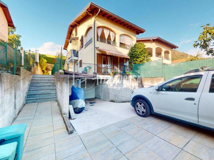 Appartamento quadrilocale in vendita in Via Cartiera F, Uggiate con Ronago