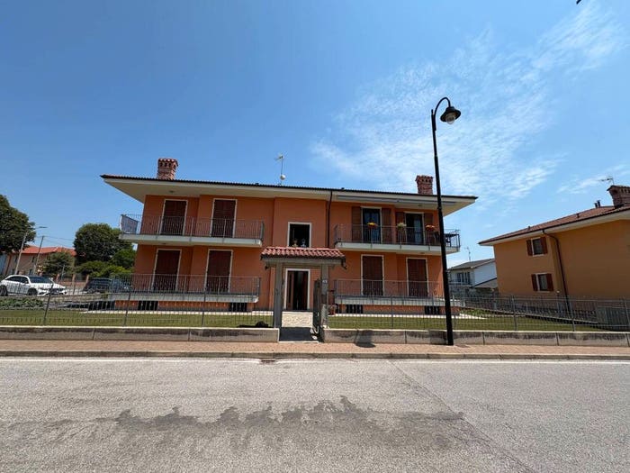 Appartamento quadrilocale in vendita in Via Vincenzo Peirone, Rocca de' Baldi