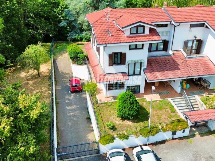 Casa con 5 locali in vendita in Via Ruadavalle, Coazze