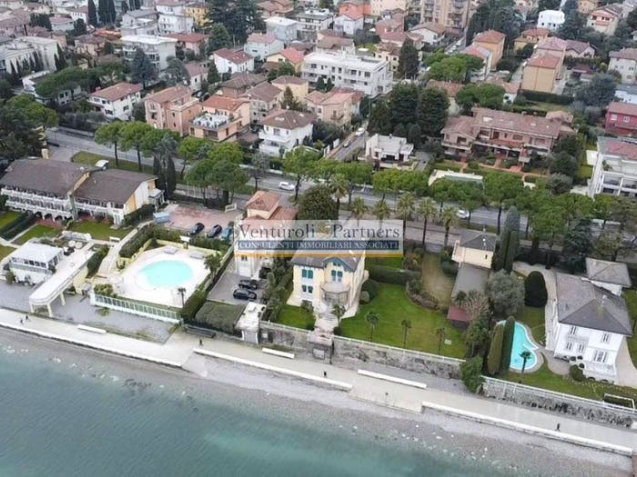 Casa quadrilocale in vendita in Via Umberto Pace, Desenzano Centro, Desenzano del Garda
