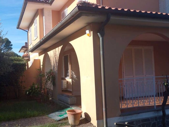 Casa quadrilocale in vendita in Via Domenico Francesco Falcucci, Quercianella, Livorno