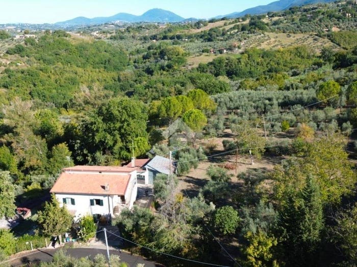 Casa quadrilocale in vendita in VIA FONTANELLE, Montopoli di Sabina