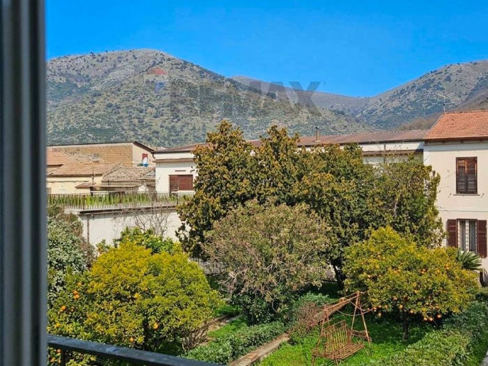 Casa quadrilocale in vendita in Via Vittorio Veneto, Centro, Piana di Monte Verna