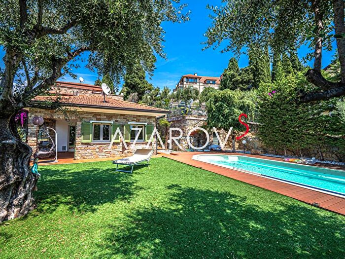 Casa con 6 locali in vendita in Via Duca d'Aosta, Zona Collinare, Bordighera
