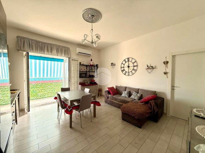 Appartamento trilocale in vendita in Via Umbria, Secondigliano, Napoli