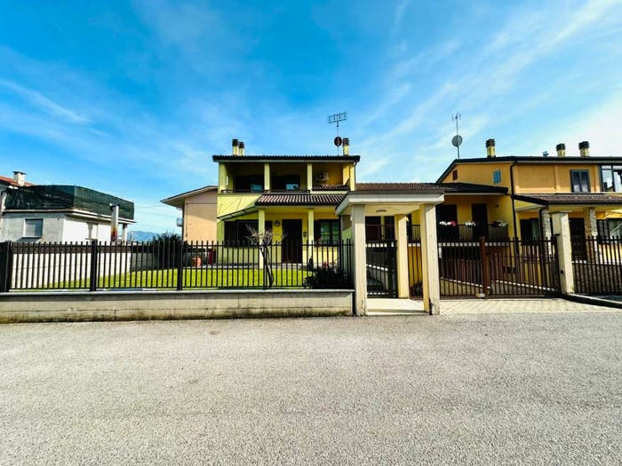 Casa con 6 locali in vendita in Via Vecchia di Cuneo, Centro, Beinette
