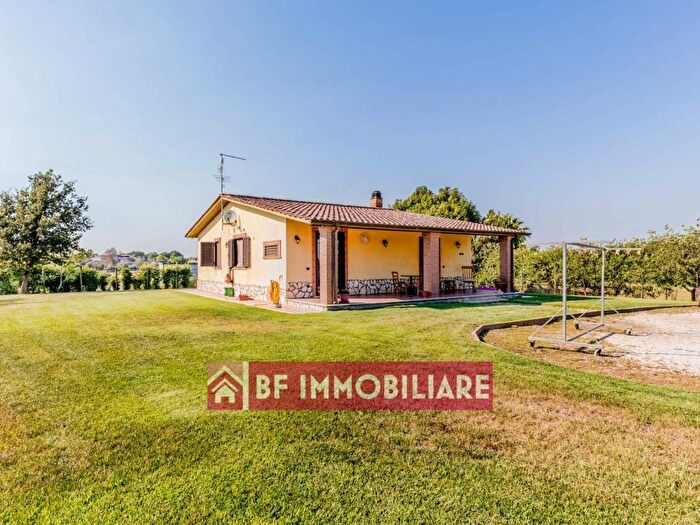 Casa quadrilocale in vendita in Via della Castagnetta, Castagnetta Santa Procula, Pomezia