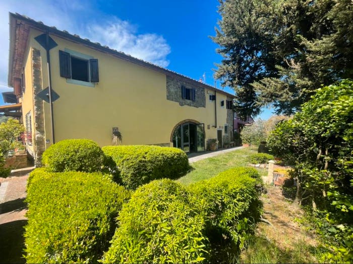 Casa con 6 locali in vendita in Carmignano
