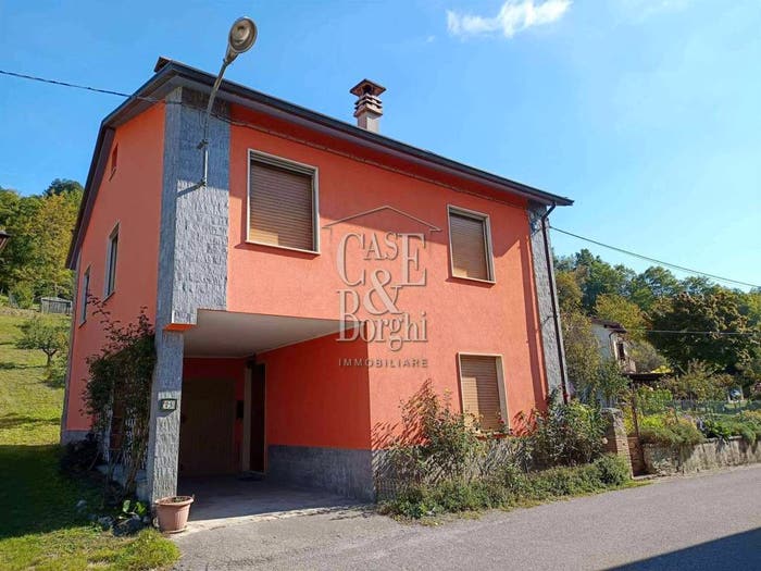 Casa con 6 locali in vendita in Frazione Gabbione, Gabbione, Romagnese