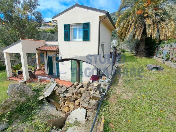 Casa con 6 locali in vendita in Via Pompeiana, Castellaro