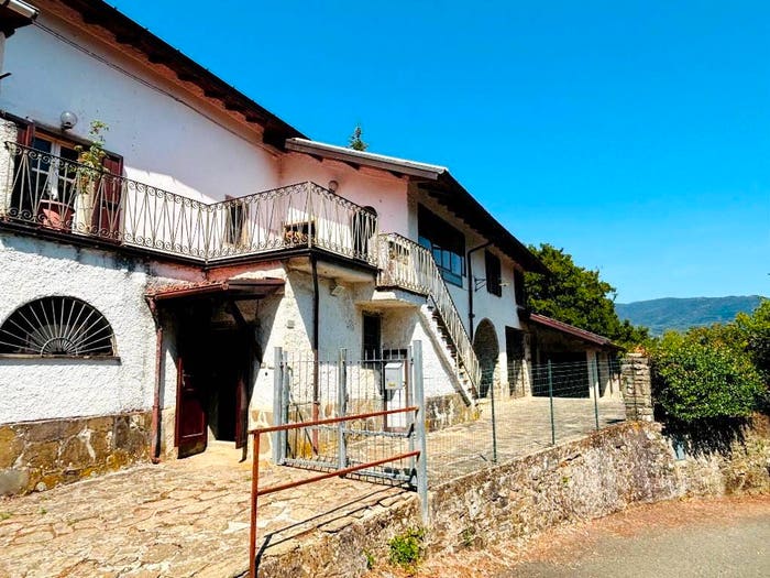 Casa con 6 locali in vendita in Versola, Pontremoli