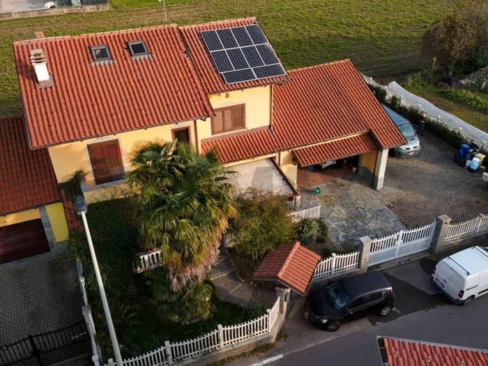 Casa con 6 locali in vendita in via triveri, Centro, Ciriè