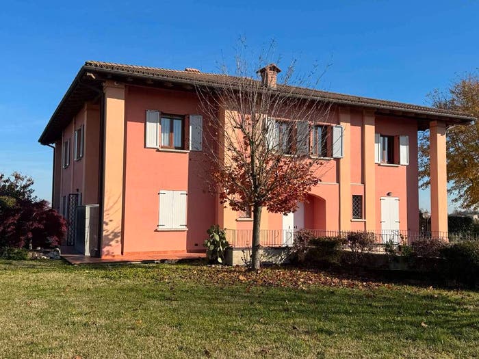 Casa con 6 locali in vendita in via Guazzaloca, Medicina