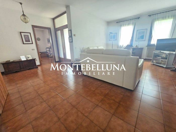 Casa con 6 locali in vendita in Via Roma, Centro, Montebelluna