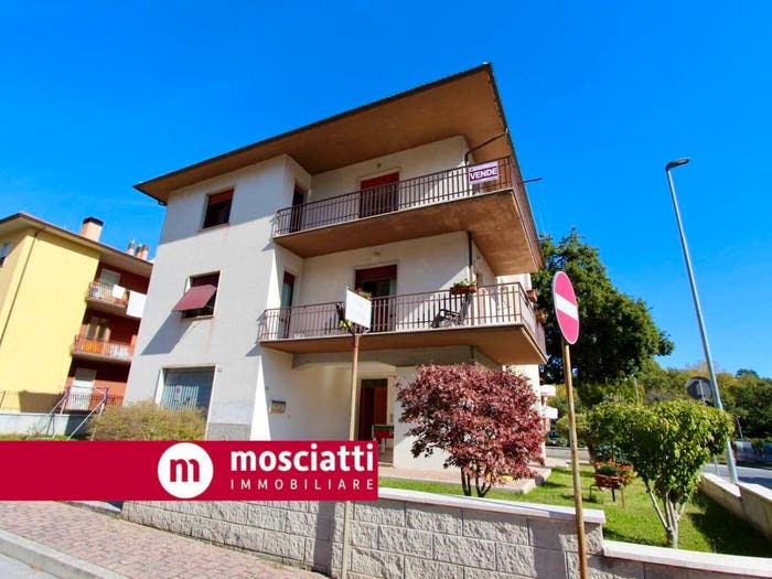 Appartamento con 6 locali in vendita in Viale Europa, Centro, Esanatoglia