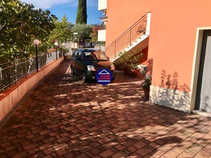 Appartamento con 6 locali in vendita in Strada di Casale, Candelara, Pesaro