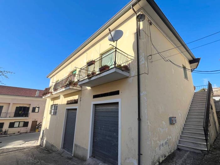 Appartamento trilocale in vendita in Via Sferracavallo, Centro, Atina