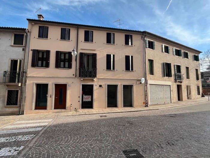 Appartamento trilocale in vendita in Via C B Cavour n Este, Centro Storico, Este