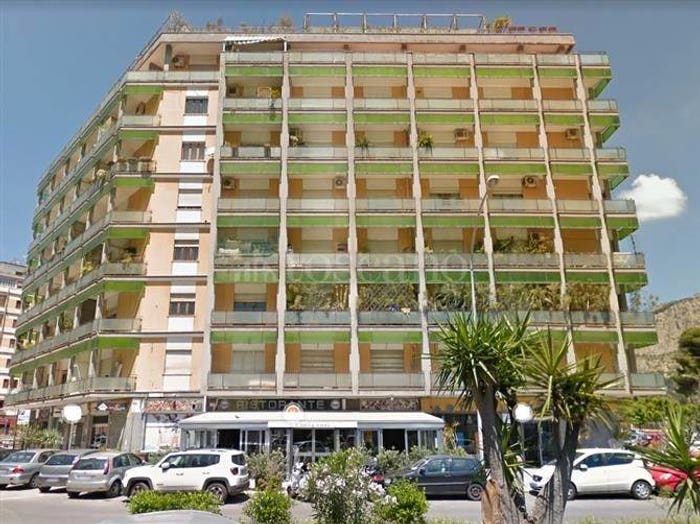 Appartamento con 5 locali in vendita in Via dei Leoni, De Gasperi Croce Rossa, Palermo