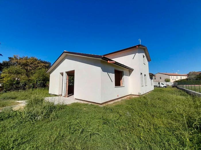 Casa con 5 locali in vendita in Via Carlo Alberto Dalla Chiesa, Attigliano