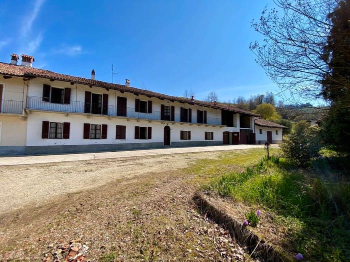 Casa con 6 locali in vendita in Strada Santa Rosalia, Santa Rosalia, Alba