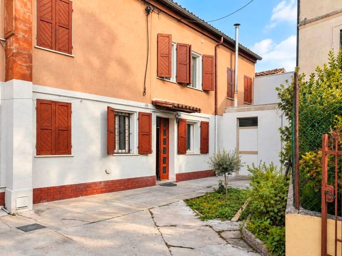 Casa con 6 locali in vendita in Via Cesare Battisti, Castelmassa