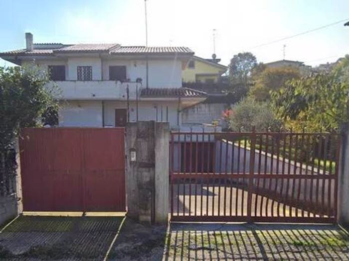Casa con 6 locali in vendita in Via Orazio Gentileschi, Pichini, Guidonia Montecelio