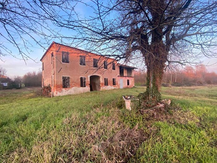 Casa con 6 locali in vendita in Via Altinia, Dese, Venezia